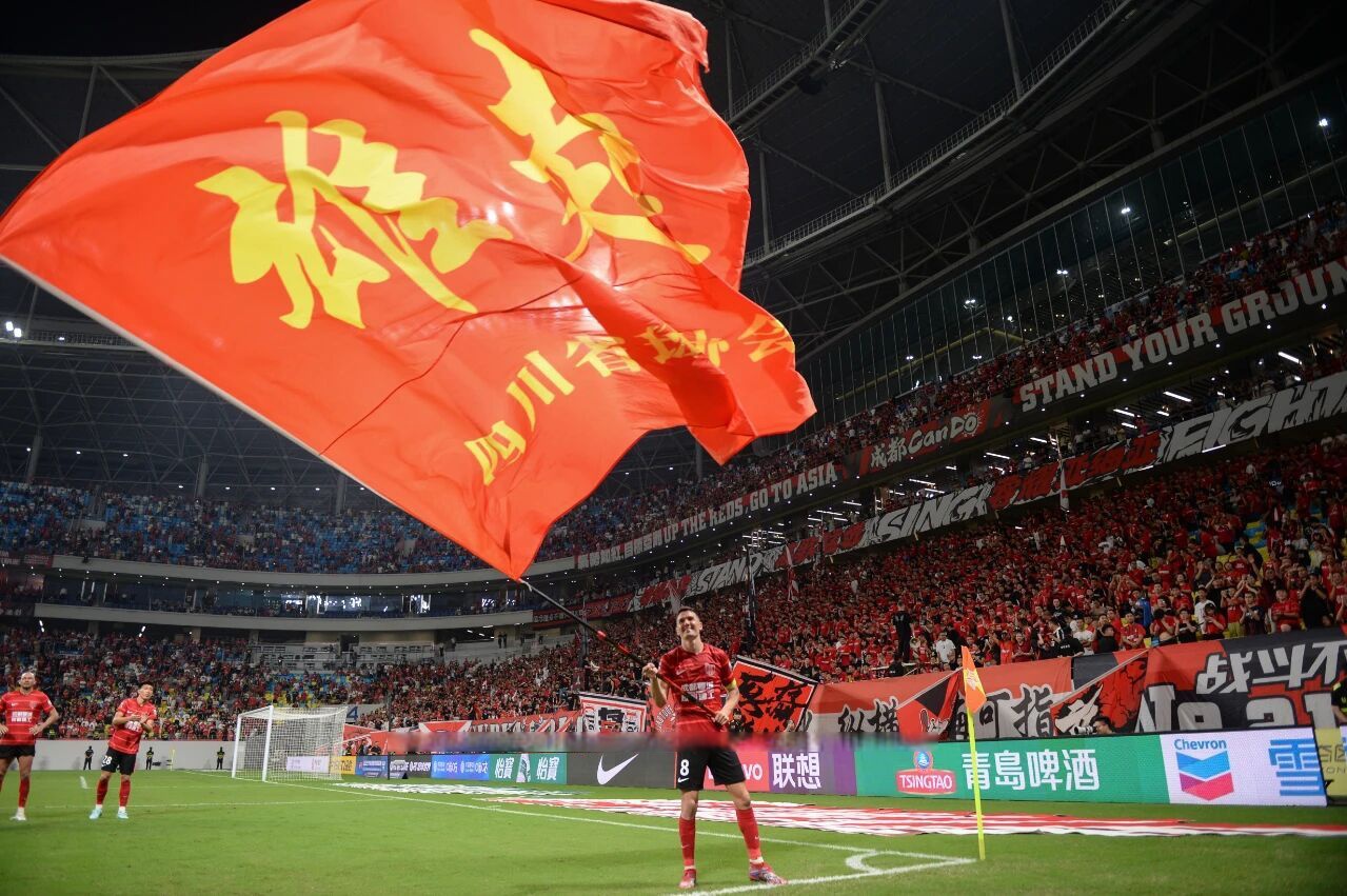 包含集结日斯图加特豪取连胜——亚冠节点到来，球迷炸锅，更衣室氛围转暖的词条-爱游戏