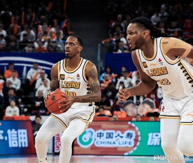 包含关键时刻CBA季后赛传出新动向；密尔沃基雄鹿豪取连胜；管理层表态：压力陡增；资深球员宣示担当的词条-ayx